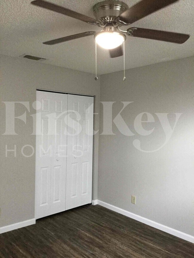 Building Photo - 3085 Lighthouse Pl