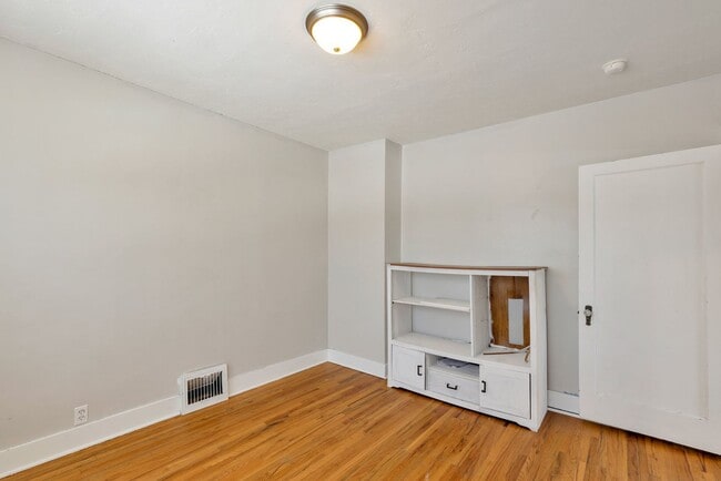 Building Photo - Charming 3 Bedroom Bungalow in West Valley