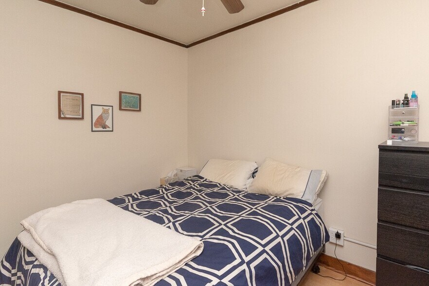 Building Photo - 3621 N Paulina St