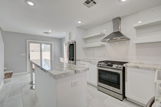 Building Photo - Fully Remodeled 3 Bed/ 2.5 Bath Home For Rent