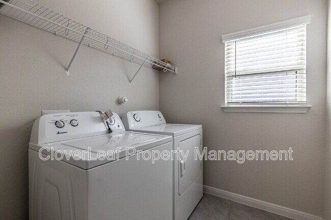 Building Photo - 405 Sika Way
