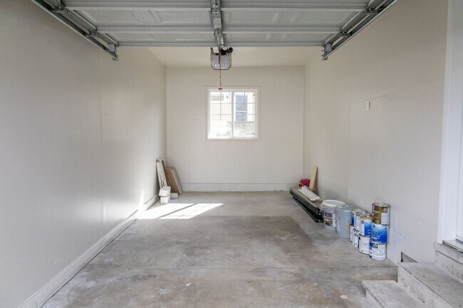 Building Photo - 1000-1006 Tilton