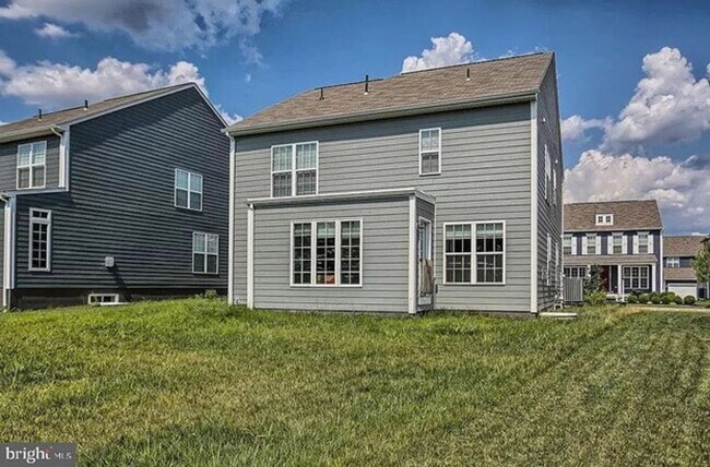 Building Photo - 613 Line Rd