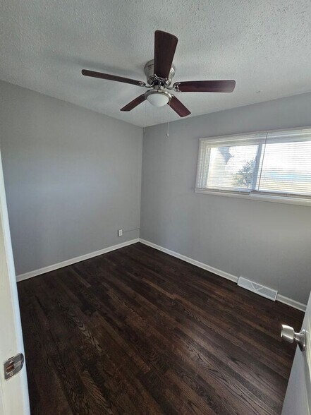 Building Photo - 13100 Sycamore Ave