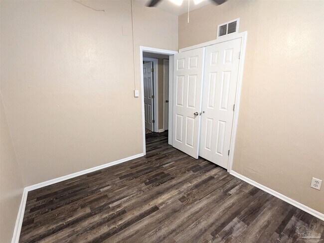 Building Photo - 9 Gentian Dr