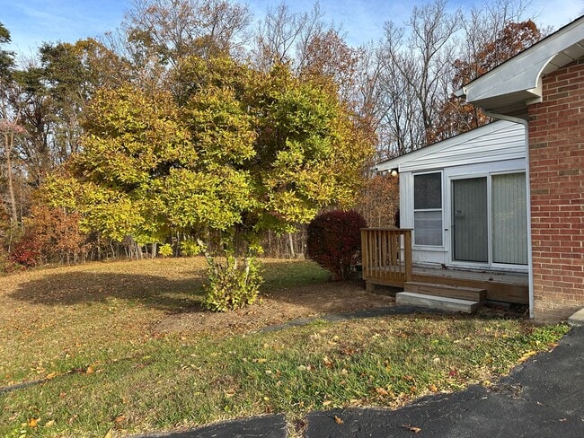 Building Photo - 1308 Minebank Rd