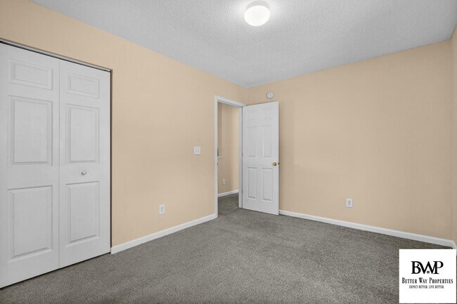 Building Photo - 233 Rosebrook Dr