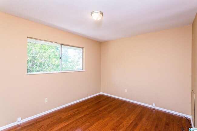 Building Photo - 1112 S Gale Dr