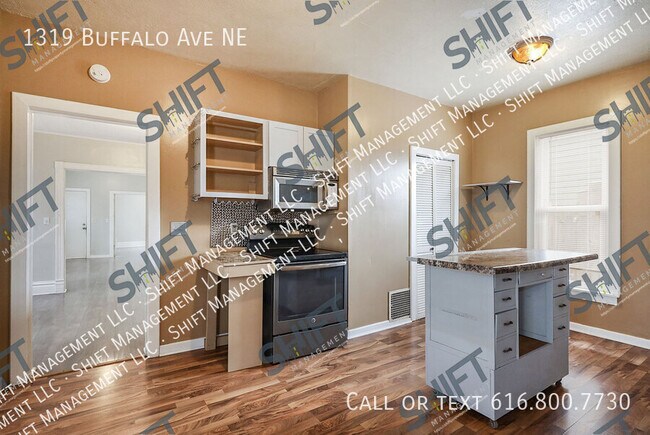 Building Photo - 1319 Buffalo Ave NE