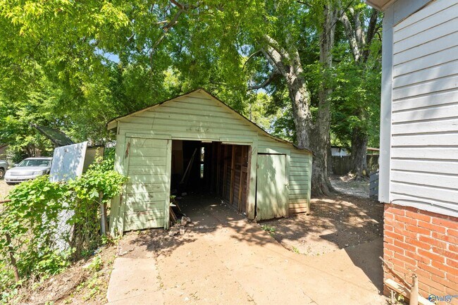 Building Photo - 109 5th Ave NW