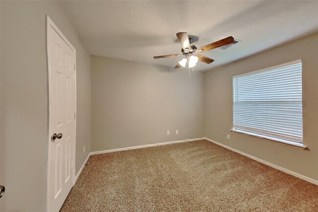 Building Photo - 18502 Dinner Creek Dr