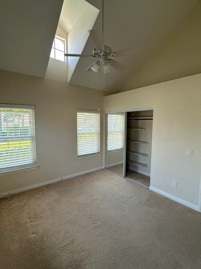 Building Photo - 898 English Holly Ln