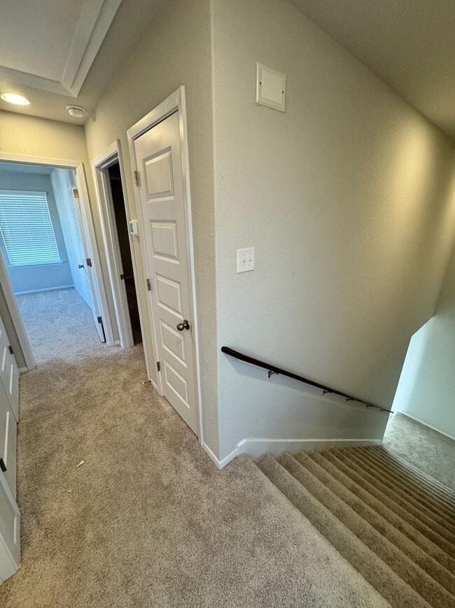 Building Photo - New & Modern Beach Like Home - 2/2.5 - Cas...