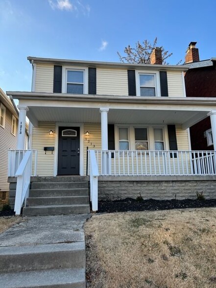 Primary Photo - 1213 Oakwood Ave