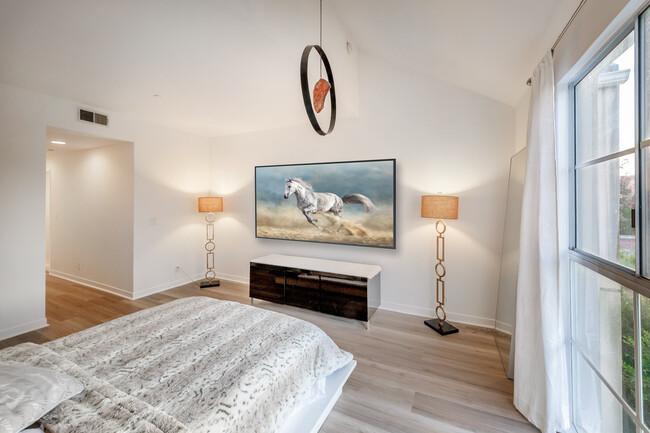 Primary Bedroom - 1401 S Bentley Ave
