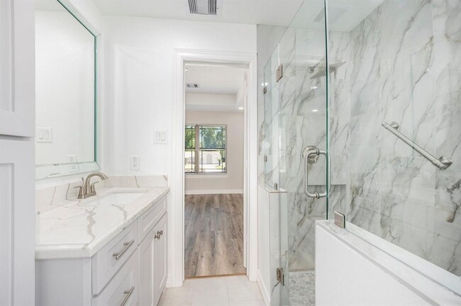 Building Photo - 7711 Antoine Dr