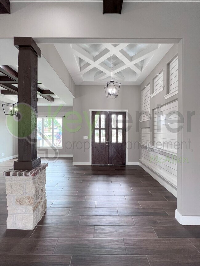 Building Photo - Gorgeous 4 bed/4 bath home, now available ...