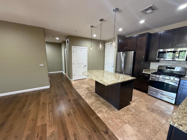 Building Photo - 7291 N Scottsdale Rd