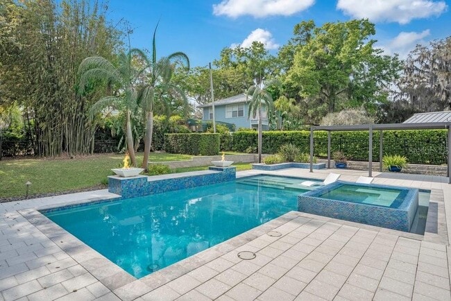 Building Photo - 812 East Blvd