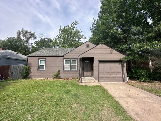 Primary Photo - $900 - 2 bed 1 bath - Home with a fenced y...