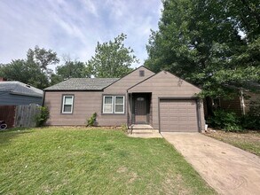 Building Photo - $900 - 2 bed 1 bath - Home with a fenced y...