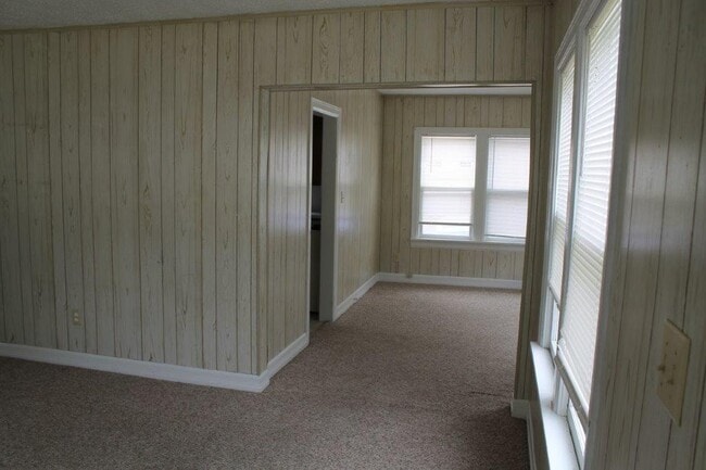 Building Photo - 471 Elm Ave