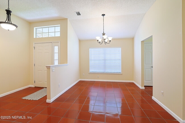 Building Photo - 1561 Stonebriar Rd