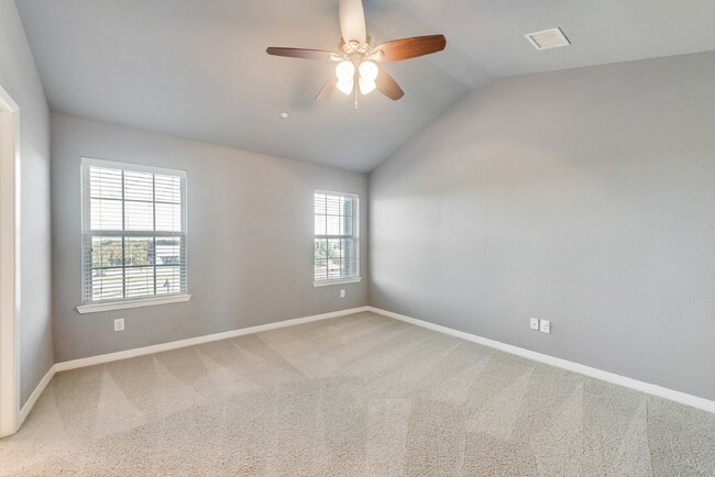 Building Photo - Charming Townhome in Addison