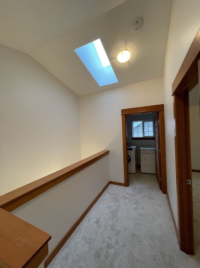Building Photo - Wedgwood Townhome
