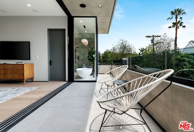 Building Photo - 434 Flores St