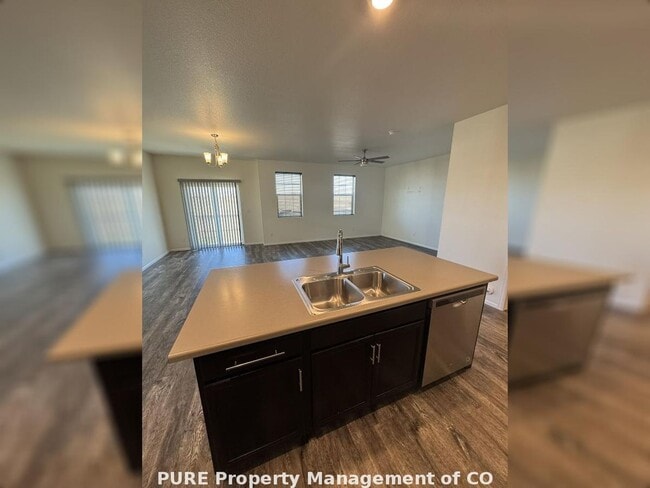 Building Photo - Charming home near DIA!