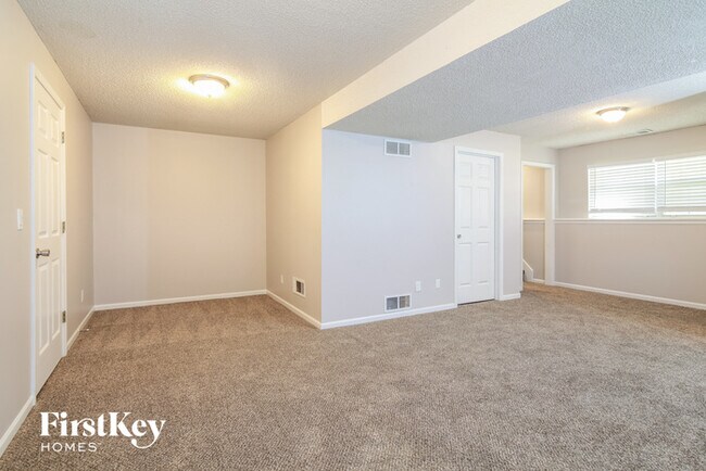 Building Photo - 1010 Peggy Dr
