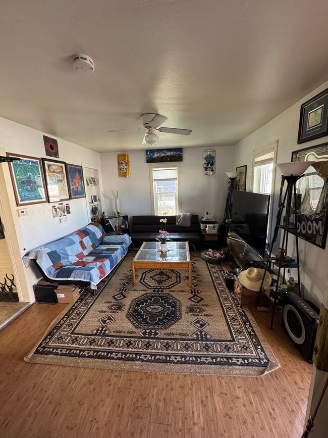Building Photo - One Bedroom Cottage Available in Louisvill...