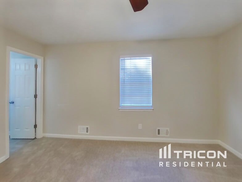 Building Photo - 30 Carriage Cir