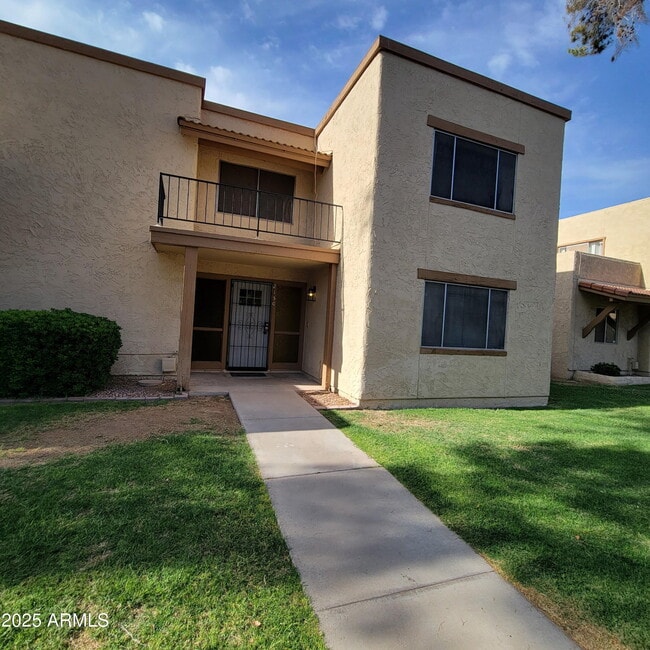 Primary Photo - 2150 E Ellis Dr