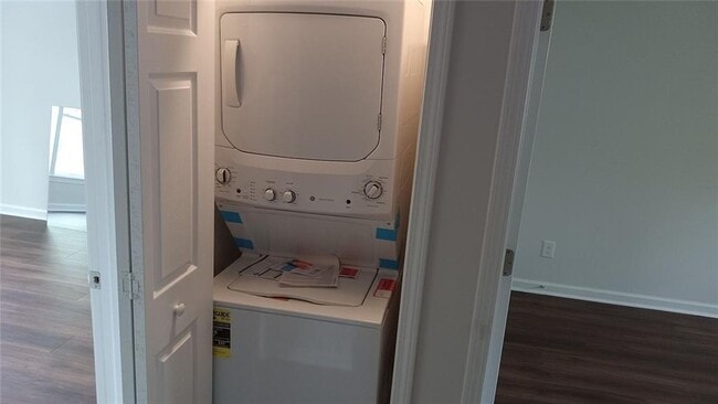 Building Photo - 2156 Park Terrace