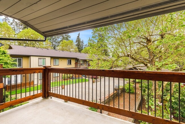 Building Photo - Welcoming Top Floor 1 Bedroom Condo - Gated Community with Parking
