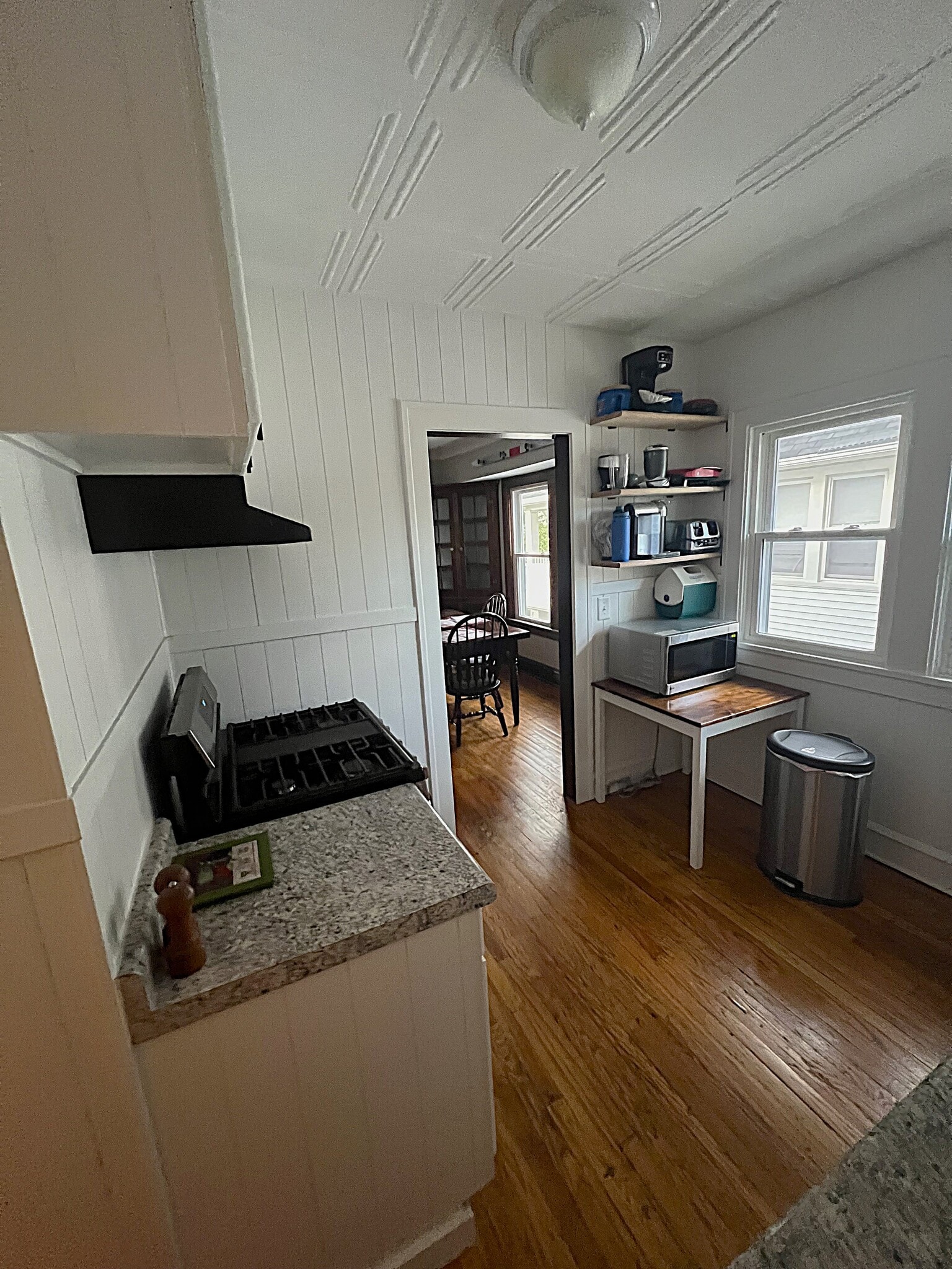 Kitchen - 14923 Delaware Ave