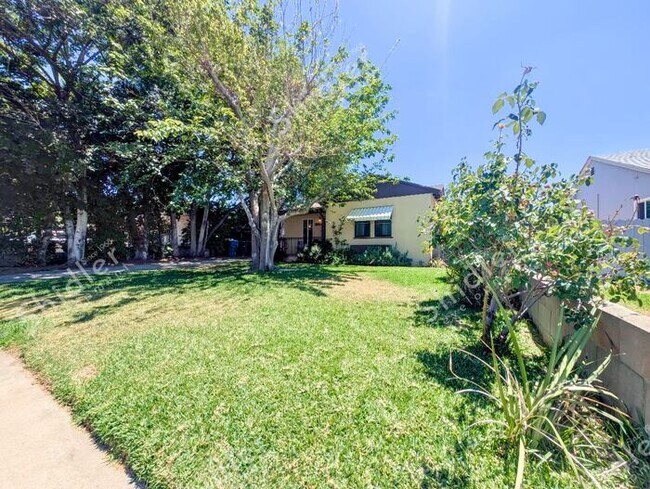 Building Photo - 2 Bedroom 1 Bath and 2 Massive Yard in North San Bernardino