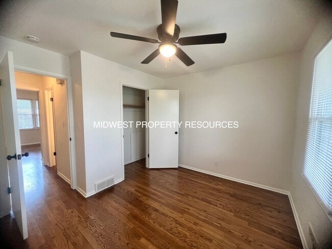 Building Photo - Freshly Updated 2 Bedroom Duplex