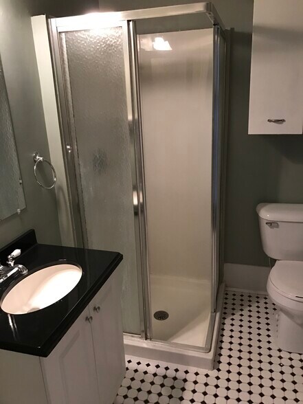 Building Photo - 801 S Main St