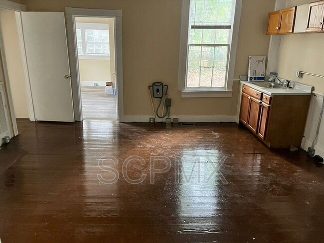 Building Photo - 1339 Glover St