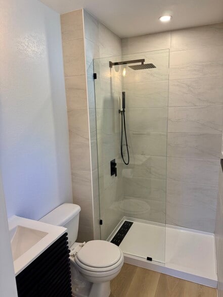 Master Bath - 2721 Mosswood Dr