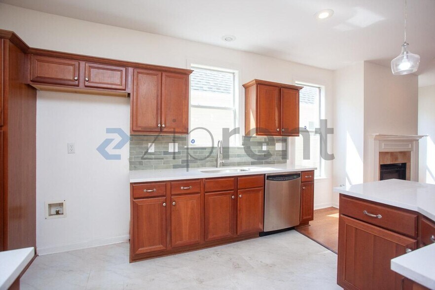 Building Photo - Unit