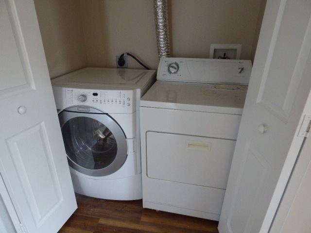 Building Photo - Chatterton Commons Condo