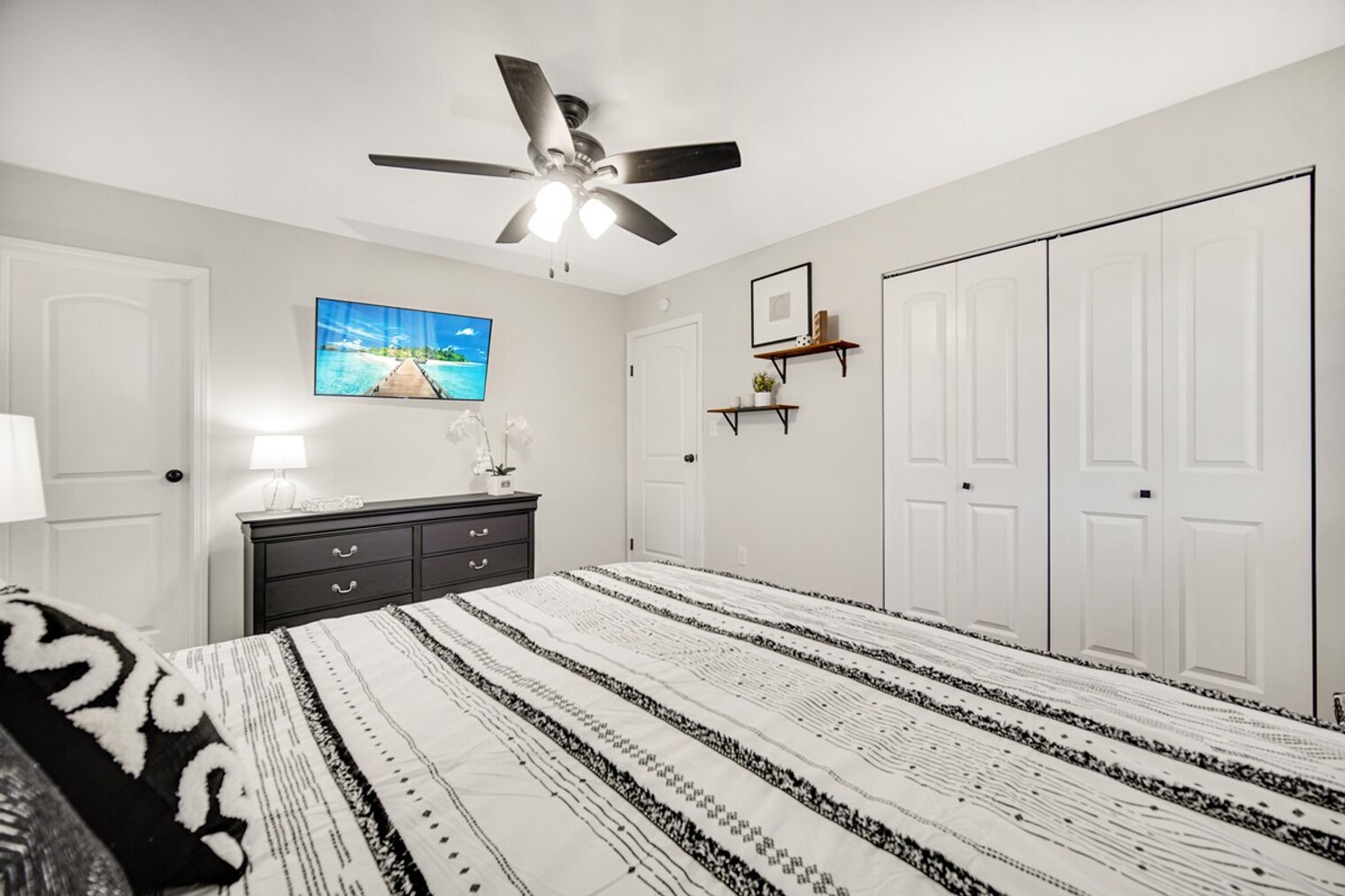 Building Photo - 560 Kathleen Dr