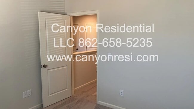 Building Photo - 559 Dayspring Dr