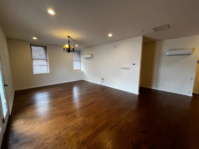 Building Photo - 99 Pine St