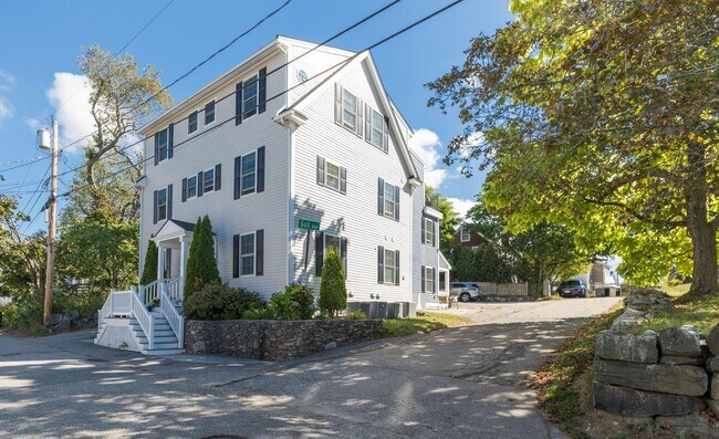 Building Photo - 5 Pleasant St