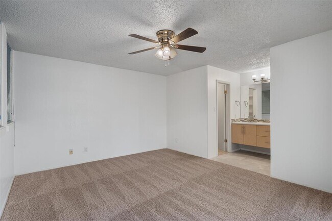 Building Photo - 3610 Fleetwood Dr